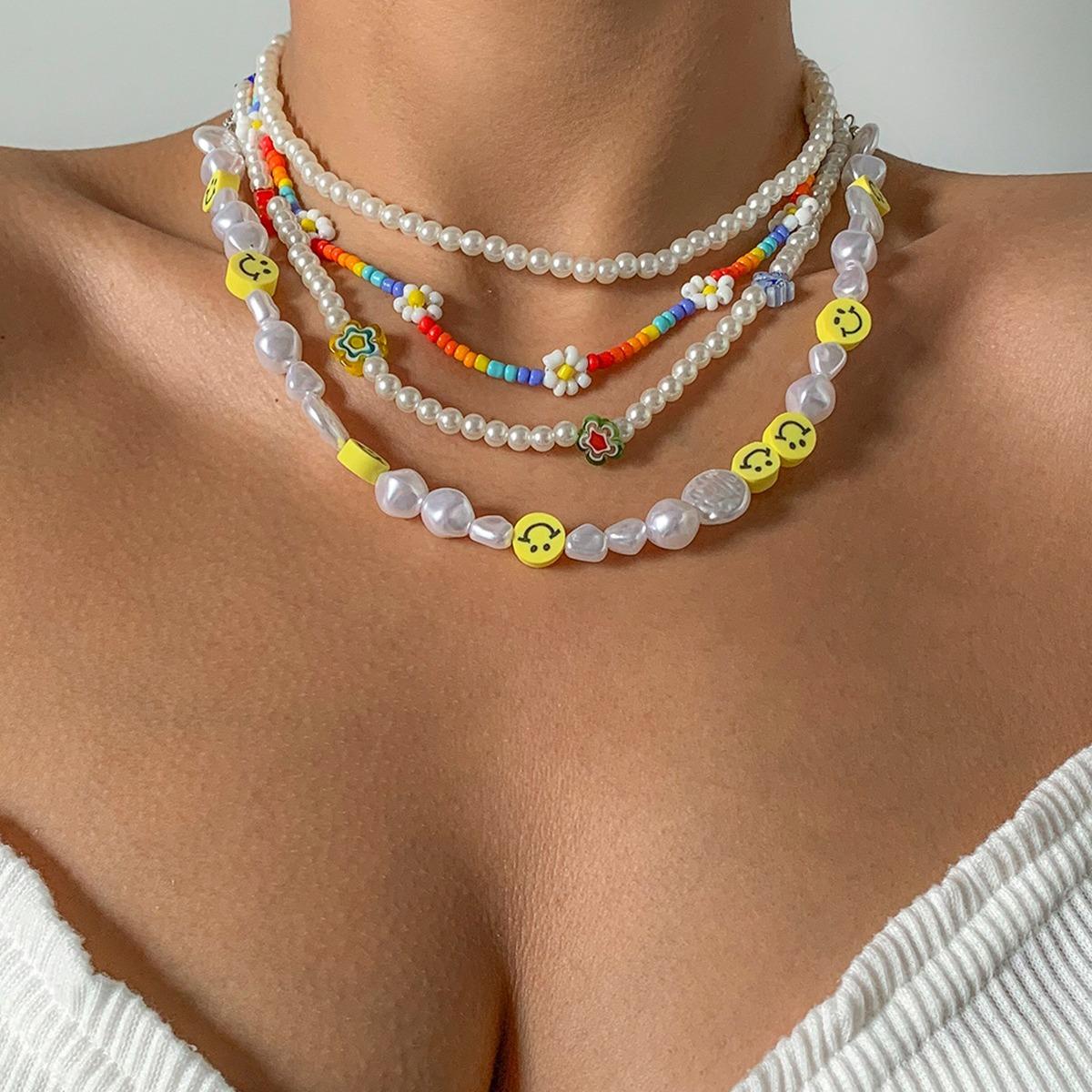 Accessories, pastoral rice bead woven daisy smiley face collarbone necklace, holiday style DIY stacked necklace.
Accessories, pastoral rice bead woven daisy smiley face collarbone necklace, holiday style DIY stacked necklace.