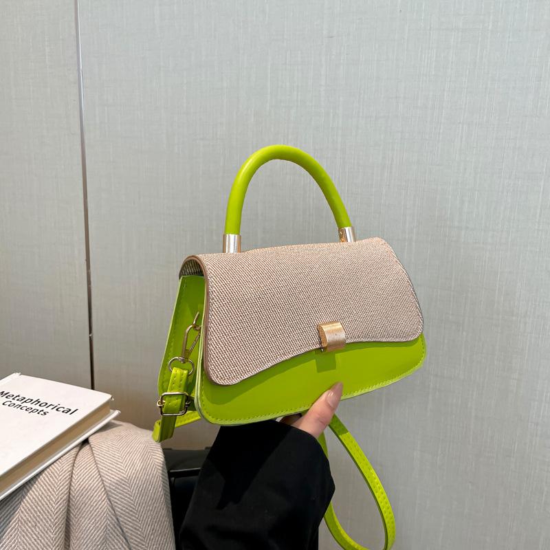 Женская премиальная сумочка 2025 весна новая универсальная ins сумка через плечо мессенджер темпераментная простая маленькая квадратная сумка зелёный