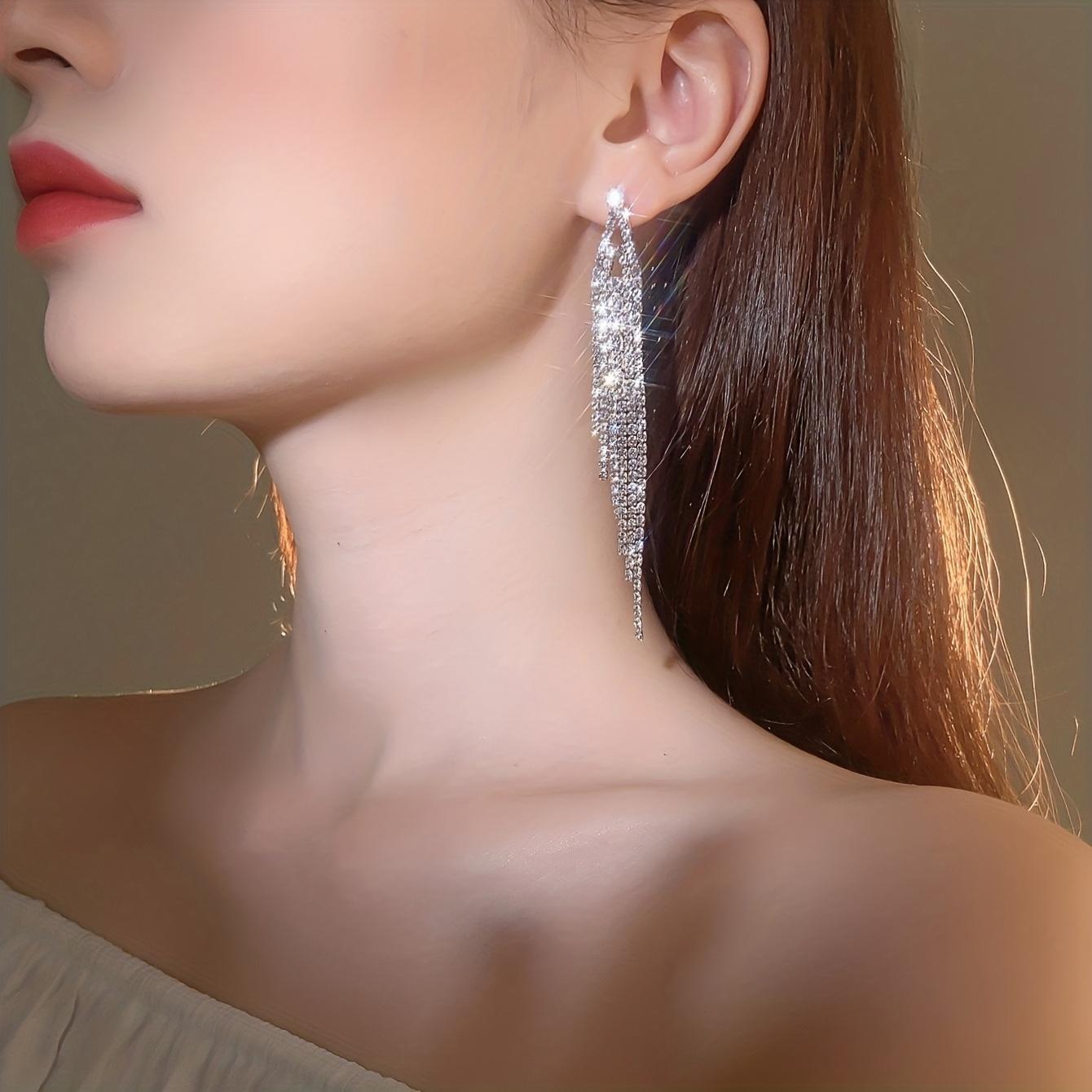 White shiny tassel design gorgeous drop earrings vintage elegant style jewelry wedding accessories
White shiny tassel design gorgeous drop earrings vintage elegant style jewelry wedding accessories