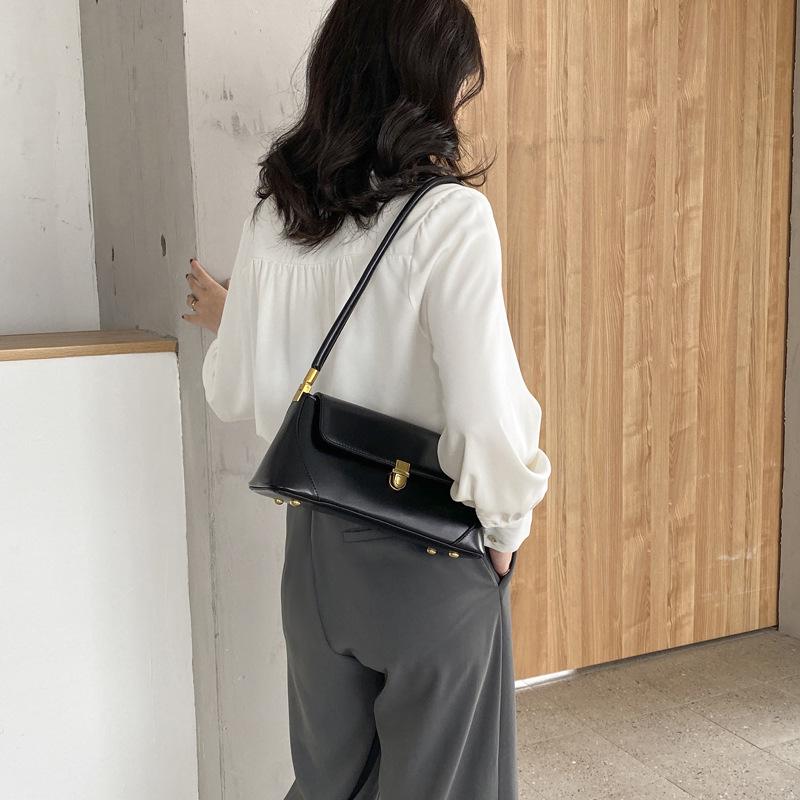 2026 Women s New Design Underarm Handbag: Second-Hand Baguette Style
2026 Women s New Design Underarm Handbag: Second-Hand Baguette Style