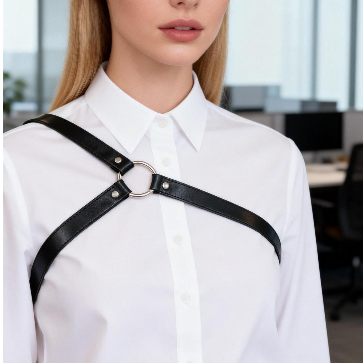Punk Chest Women, Fashion Pu Leather Harness Belt, One Shoulder Suspenders Straps Rave Outfit.
Punk Chest Women, Fashion Pu Leather Harness Belt, One Shoulder Suspenders Straps Rave Outfit.