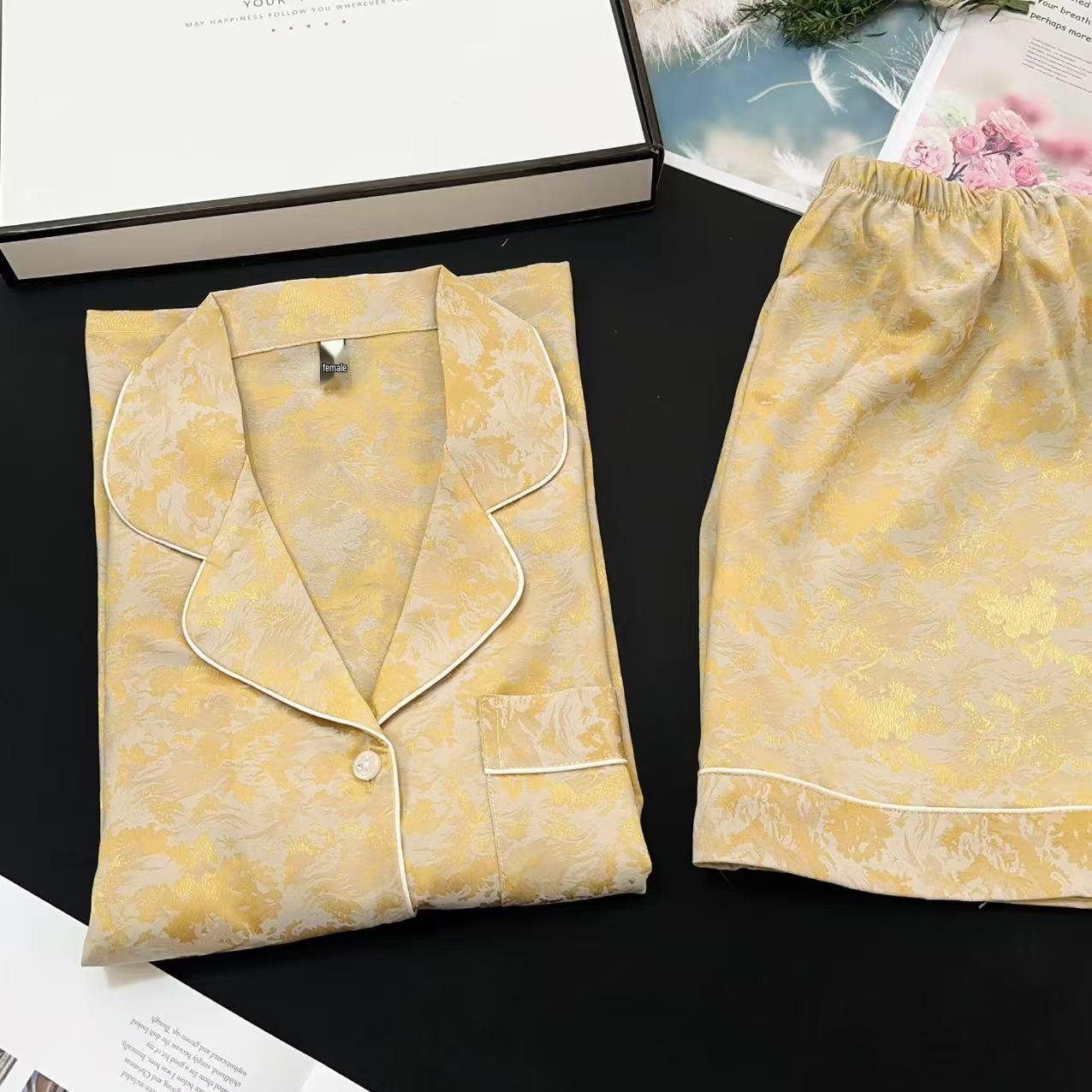 Qiaobasen Ladies Ice Silk Pajama Set: Cationic Lapel, Short Sleeves & Pants - Soft, Comfortable & Suitable for Outdoors XL жёлтый
Qiaobasen Ladies Ice Silk Pajama Set: Cationic Lapel, Short Sleeves & Pants - Soft, Comfortable & Suitable for Outdoors XL жёлтый