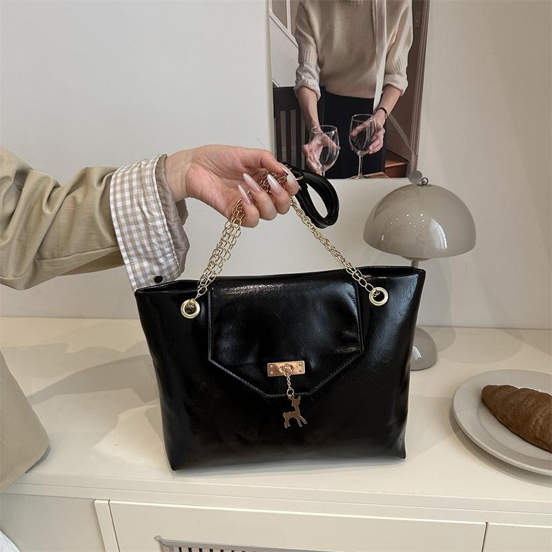 Commuter advanced texture versatile temperament small square bag women s popular solid color chain fashion texture lightweight shoulder bag чорний
Commuter advanced texture versatile temperament small square bag women s popular solid color chain fashion texture lightweight shoulder bag чорний