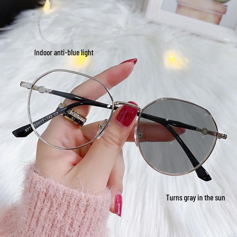 Photochromic Anti-Blue Light Glasses: Fashionable Metal Frame Unisex Ready-Made Myopia & Makeup-Free Lenses
Photochromic Anti-Blue Light Glasses: Fashionable Metal Frame Unisex Ready-Made Myopia & Makeup-Free Lenses