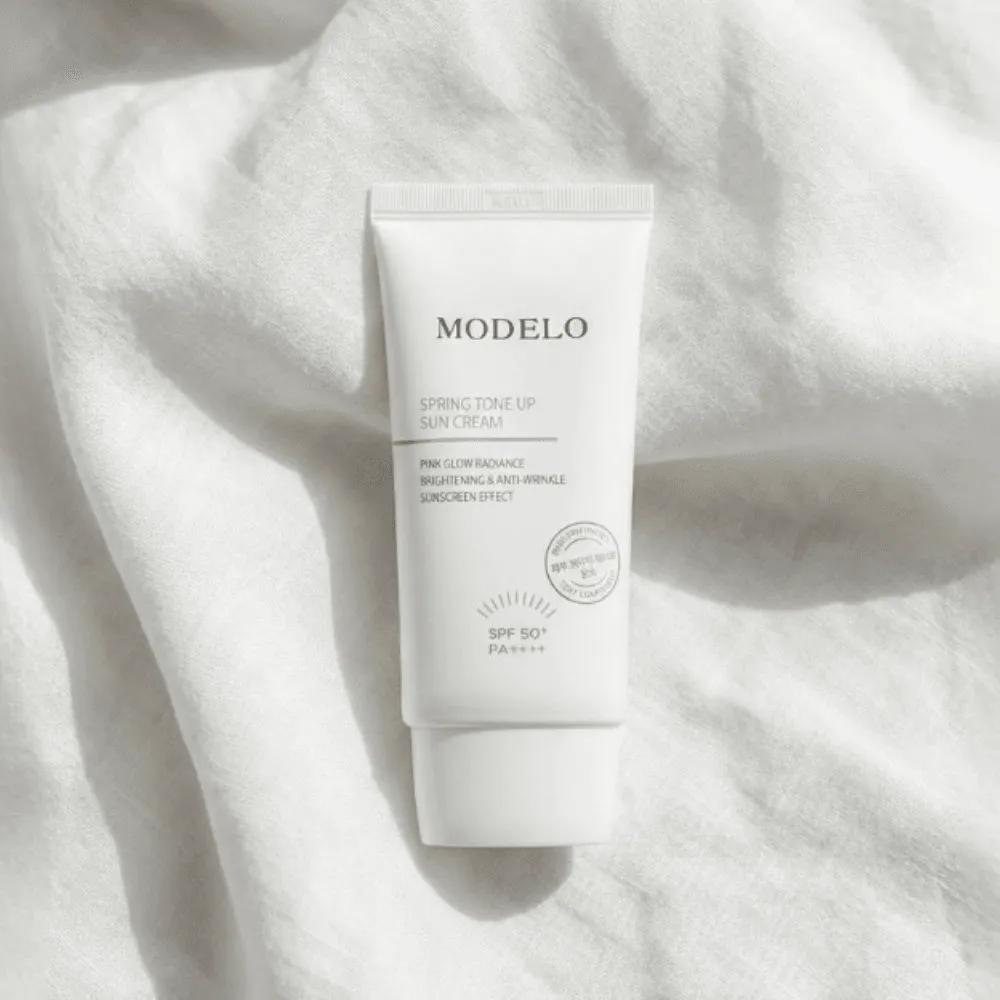 Modelo Mineral Sunscreen Brightening Tone-Up 50ml 2 Pieces
Modelo Mineral Sunscreen Brightening Tone-Up 50ml 2 Pieces