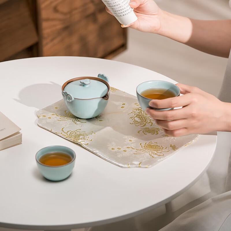 Wanquiantang Portable Celadon Glaze Tea Set
Wanquiantang Portable Celadon Glaze Tea Set