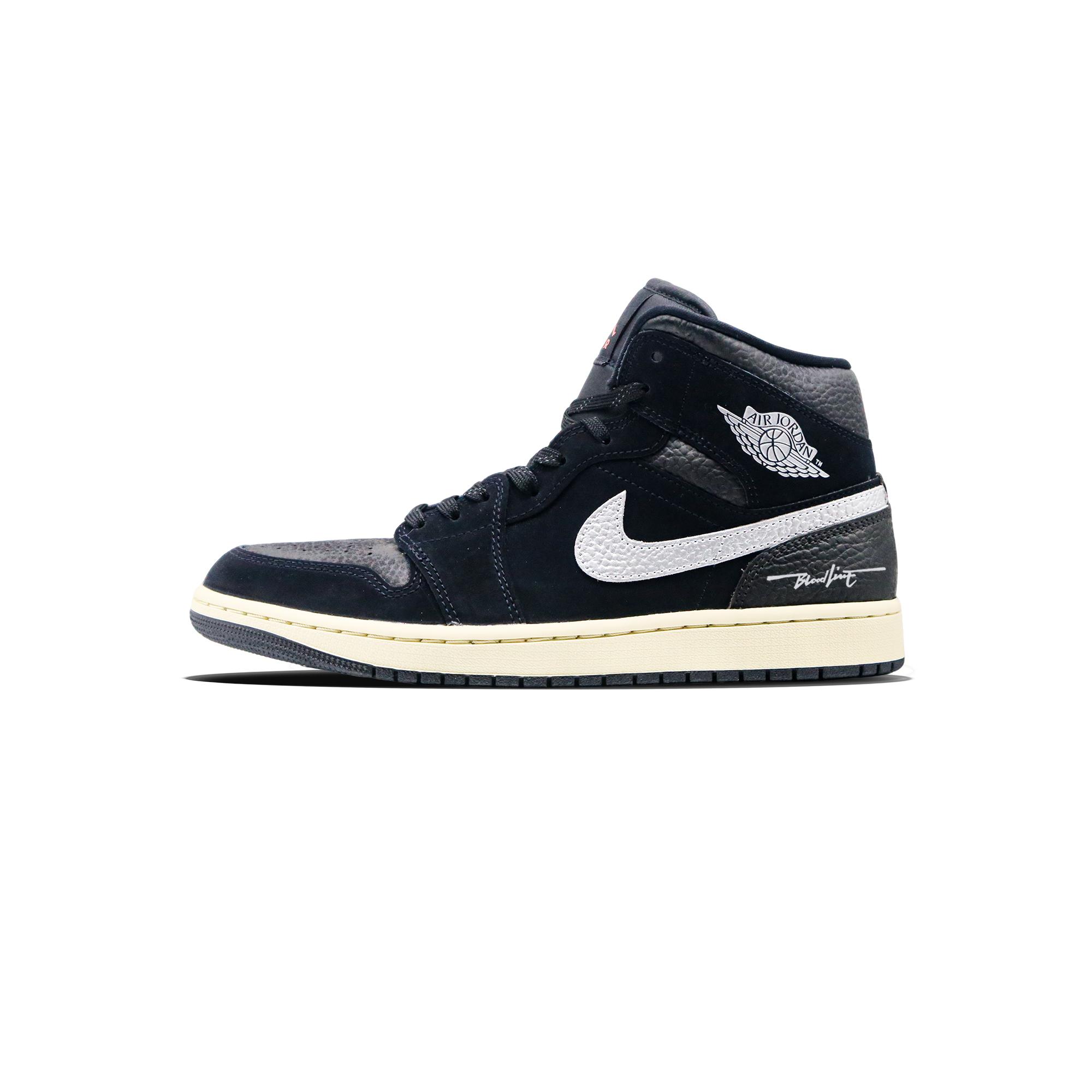 Jordan Air Jordan 1 Black Abrasion Resistant Mid top Vintage Basketball Shoes Unisex Black Silver IB7110-002(Team839-VBlack) 44
Jordan Air Jordan 1 Black Abrasion Resistant Mid top Vintage Basketball Shoes Unisex Black Silver IB7110-002(Team839-VBlack) 44