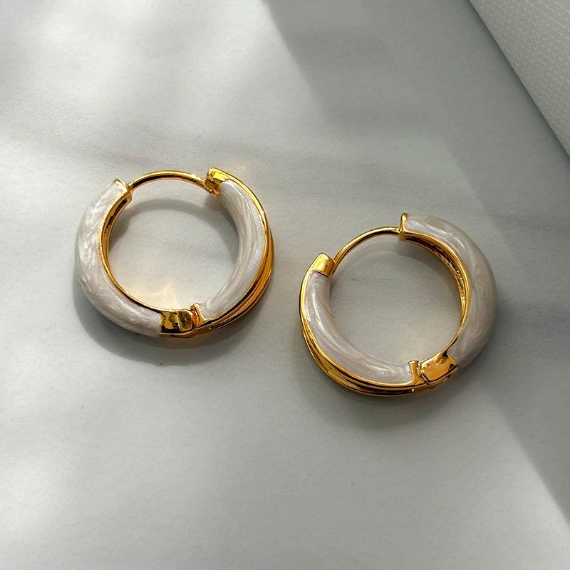 Retro Hong Kong style red drip glaze earrings women s New Year s senior sense autumn circle plain ring earrings temperament ear buckle earrings
Retro Hong Kong style red drip glaze earrings women s New Year s senior sense autumn circle plain ring earrings temperament ear buckle earrings