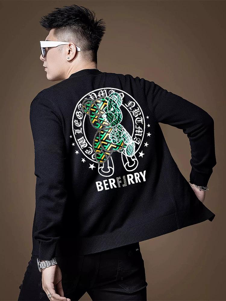 European Station Accessible Luxury Trendy Men V Neck Cardigan Sweater 2025 Autumn Bear Printed Rhinestones Knitwear Outwear 3XL чёрный
European Station Accessible Luxury Trendy Men V Neck Cardigan Sweater 2025 Autumn Bear Printed Rhinestones Knitwear Outwear 3XL чёрный