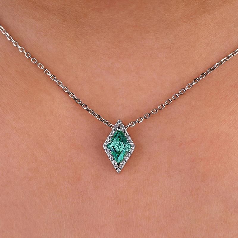 Huitan Chic Rhombic Green Cubic Zirconia Pendant Necklace for Women New Trendy Wedding Accessories Luxury Elegant Lady Zircon 45cm
Huitan Chic Rhombic Green Cubic Zirconia Pendant Necklace for Women New Trendy Wedding Accessories Luxury Elegant Lady Zircon 45cm
