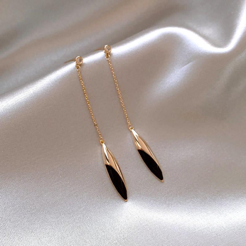 European and American Black Drop Tassel Long Earrings 2026 New Fashion Party Luxury Accessories For Women‘s Temperament Jewelry
European and American Black Drop Tassel Long Earrings 2026 New Fashion Party Luxury Accessories For Women‘s Temperament Jewelry