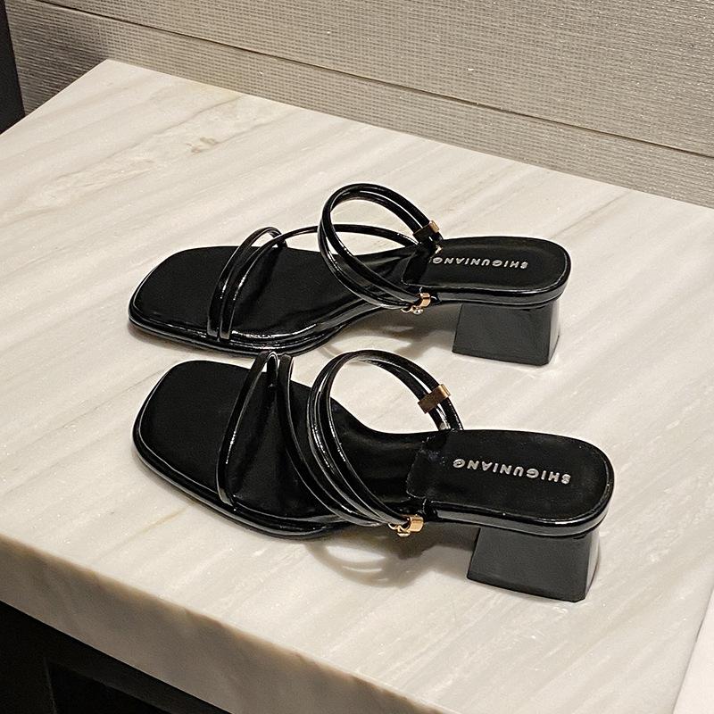 8148-14 Women s two-in-one sandals to wear, exquisite and fashionable 2025 summer new cool slippers 39 чёрный
8148-14 Women s two-in-one sandals to wear, exquisite and fashionable 2025 summer new cool slippers 39 чёрный