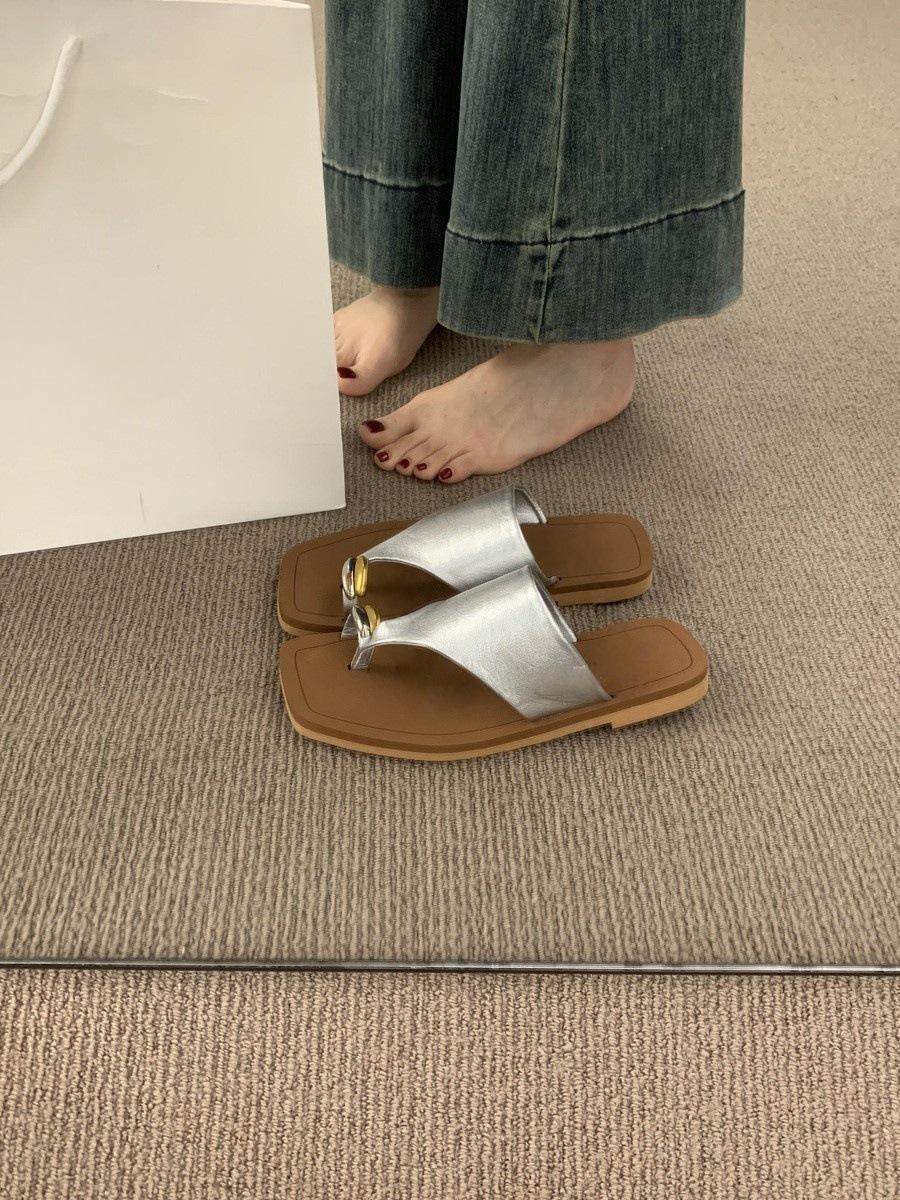 Модные повседневные шлепанцы с закрытым носком на плоской подошве, женская летняя обувь 2025, новая пляжная обувь для морского отдыха, римские крутые шлепанцы 40 серебряный
Модные повседневные шлепанцы с закрытым носком на плоской подошве, женская летняя обувь 2025, новая пляжная обувь для морского отдыха, римские крутые шлепанцы 40 серебряный