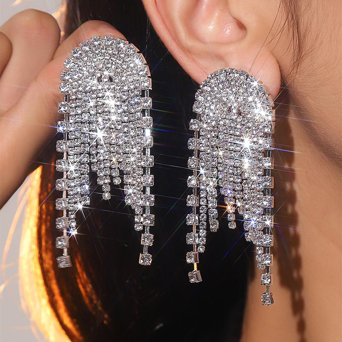 Stylish colorful shiny diamond fringed earrings
Stylish colorful shiny diamond fringed earrings