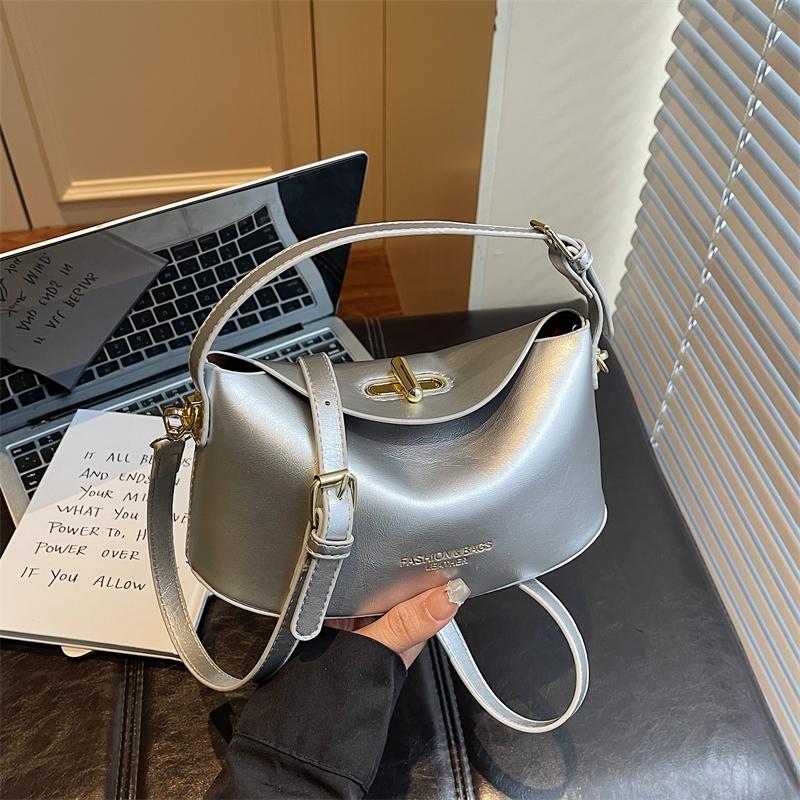 Fashionable Ladies Small Crossbody Bag Single Shoulder Lock Metal Ladies Slant Bag Casual Ladies Handbag
Fashionable Ladies Small Crossbody Bag Single Shoulder Lock Metal Ladies Slant Bag Casual Ladies Handbag