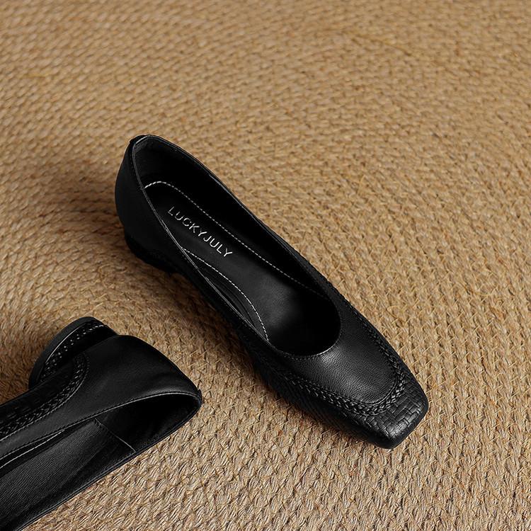 Туфли большого размера корейская версия квадратный носок мелкий вырез средний каблук одинарные туфли женские 2025 новые полностью кожаные овчина лоферы внутри и снаружи 34
Туфли большого размера корейская версия квадратный носок мелкий вырез средний каблук одинарные туфли женские 2025 новые полностью кожаные овчина лоферы внутри и снаружи 34