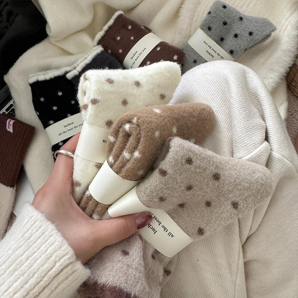 Plush Mid-Tube Socks Thicken Women Socks New Thermal Sleep Sock Autumn Winter світло-сірий колір
Plush Mid-Tube Socks Thicken Women Socks New Thermal Sleep Sock Autumn Winter світло-сірий колір