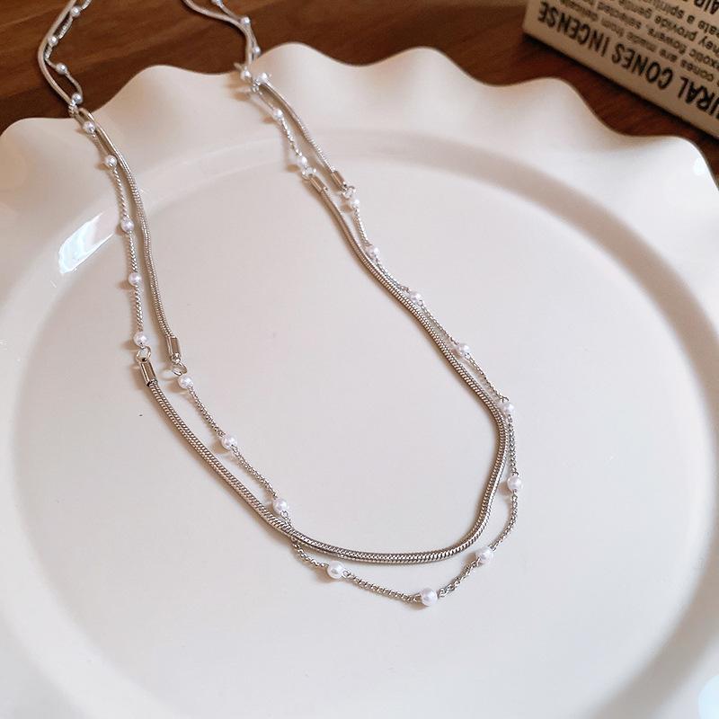 French light luxury pearl necklace snake bone chain simple stackable sweater chain niche versatile accessories
French light luxury pearl necklace snake bone chain simple stackable sweater chain niche versatile accessories