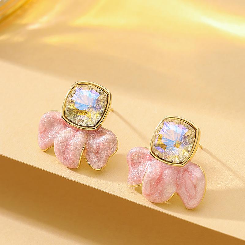 French gentle temperament small fragrance enamel drip oil inlaid zircon petal stud earrings fashionable personality niche earrings рожевий
French gentle temperament small fragrance enamel drip oil inlaid zircon petal stud earrings fashionable personality niche earrings рожевий