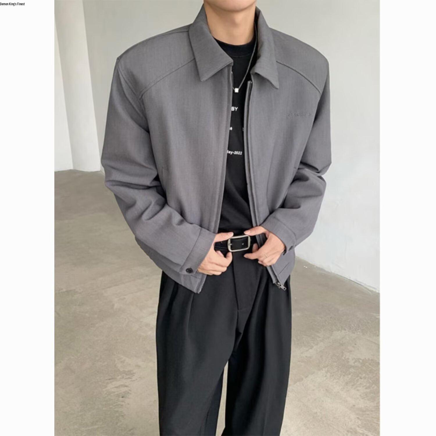 Чоловіча модна коротка стьобана підплічна піджачна куртка CleanFit - Весна/Осінь, Високоякісний вільний лацкановий піджак у гангстерському стилі Extra Large сірий колір
Чоловіча модна коротка стьобана підплічна піджачна куртка CleanFit - Весна/Осінь, Високоякісний вільний лацкановий піджак у гангстерському стилі Extra Large сірий колір