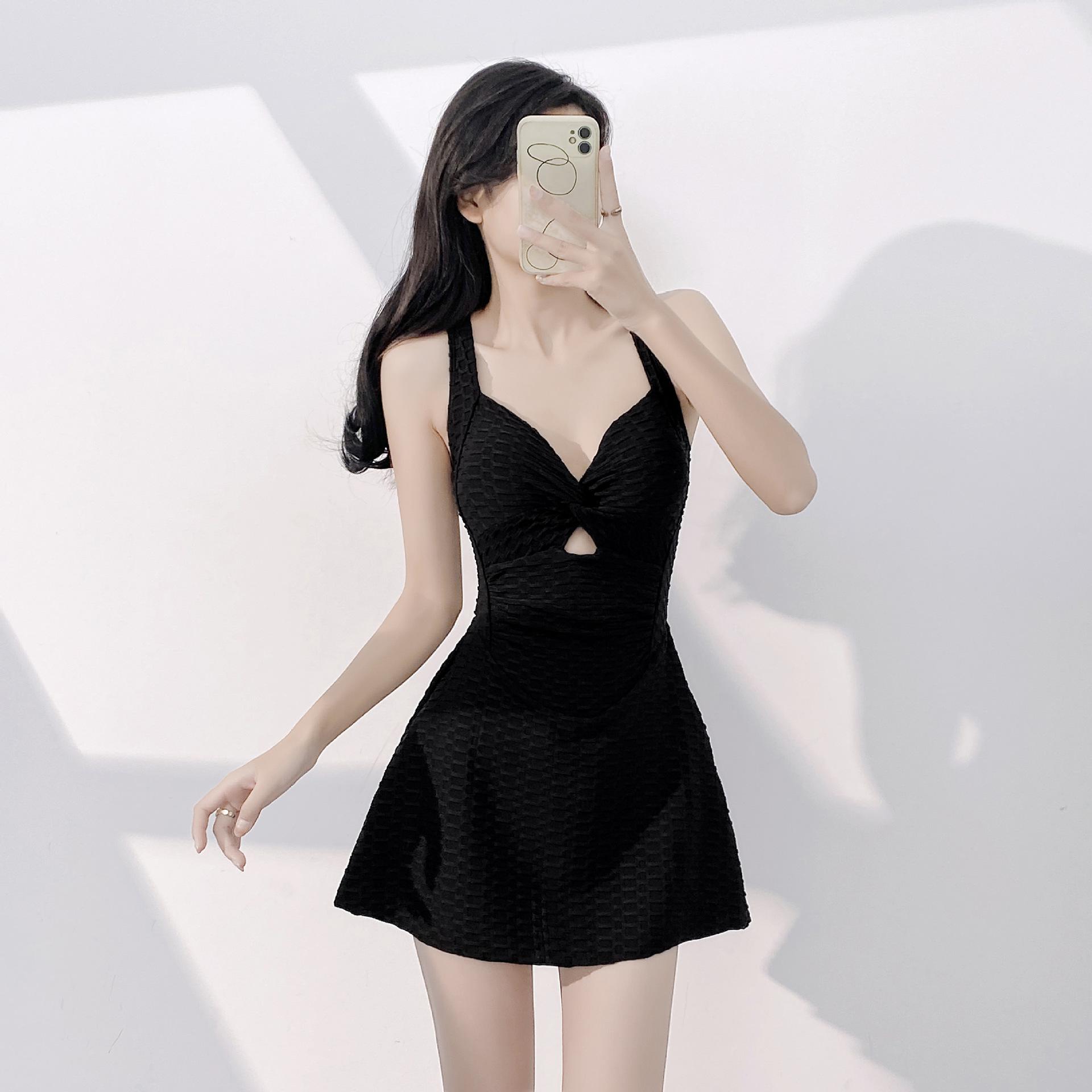 Swimsuit soaking in hot spring sexy neck dress style covering meat and showing thinness premium vacation seaside swimsuit XL чорний
Swimsuit soaking in hot spring sexy neck dress style covering meat and showing thinness premium vacation seaside swimsuit XL чорний