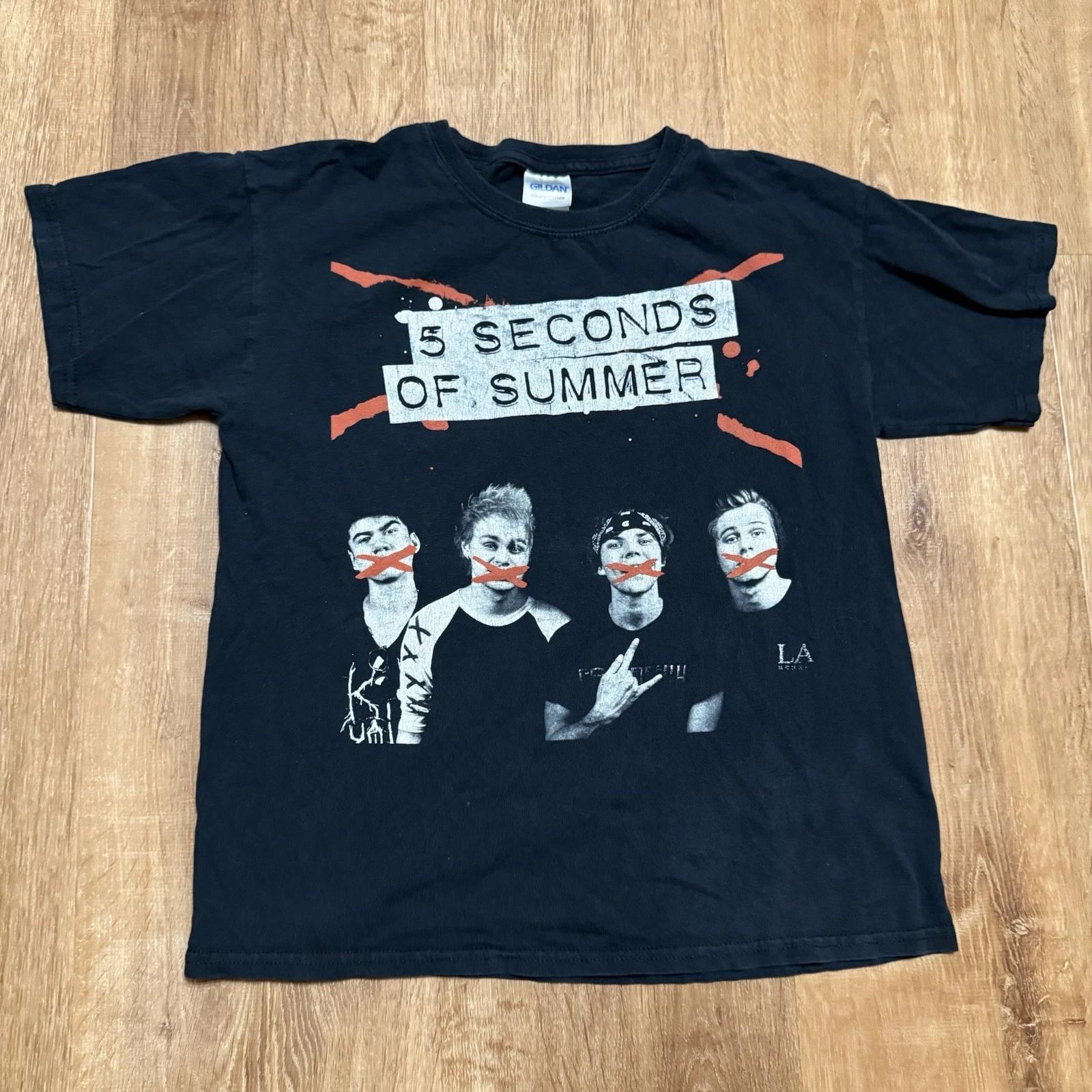 5 Seconds Of Summer 2015 Tour Gildan Band T-T-Shirt Uk Size Small M
5 Seconds Of Summer 2015 Tour Gildan Band T-T-Shirt Uk Size Small M