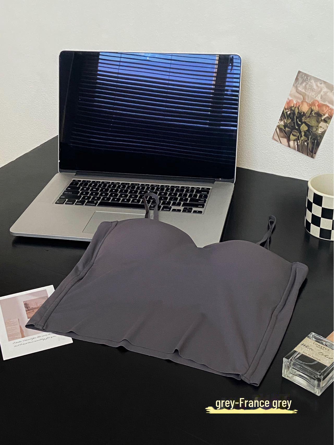 Plus-Size Ice Silk Camisole with Chest Pads - No Steel Ring Ladies Vest for Layering or Outerwear XL (100-120 jin) темно-сірий
Plus-Size Ice Silk Camisole with Chest Pads - No Steel Ring Ladies Vest for Layering or Outerwear XL (100-120 jin) темно-сірий