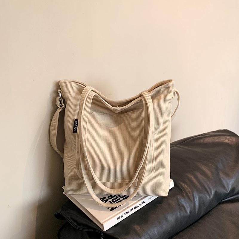 Trendy Casual Shoulder Bag With Vintage Art Design Perfect For Daily Commuting OffWhite
Trendy Casual Shoulder Bag With Vintage Art Design Perfect For Daily Commuting OffWhite