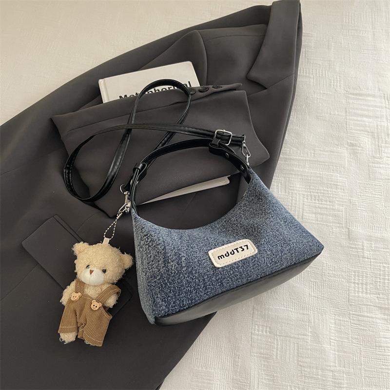 Denim and Faux Leather Shoulder Bag with Fluffy Charm Chain Crossbody Purse for Women чёрный
Denim and Faux Leather Shoulder Bag with Fluffy Charm Chain Crossbody Purse for Women чёрный