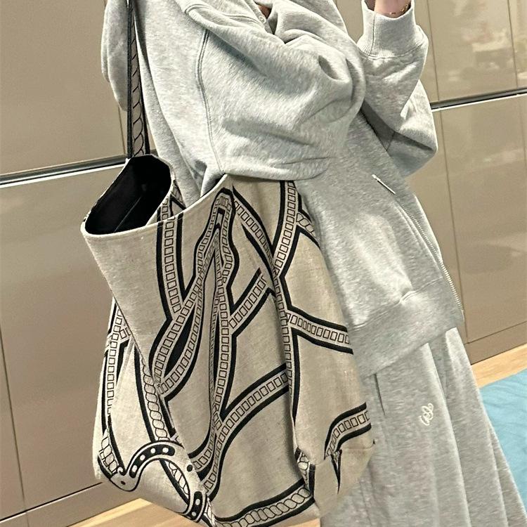 Niche totem printed canvas bag bag 2025 new large-capacity tote bag retro underarm bag shoulder bag Width 33 Height 34 Thickness 13
Niche totem printed canvas bag bag 2025 new large-capacity tote bag retro underarm bag shoulder bag Width 33 Height 34 Thickness 13