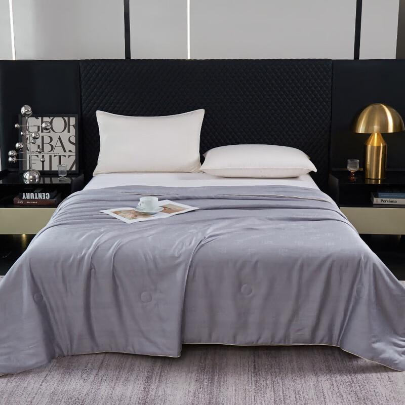 Hongdou Jacquard Fiber Summer Quilt
Hongdou Jacquard Fiber Summer Quilt