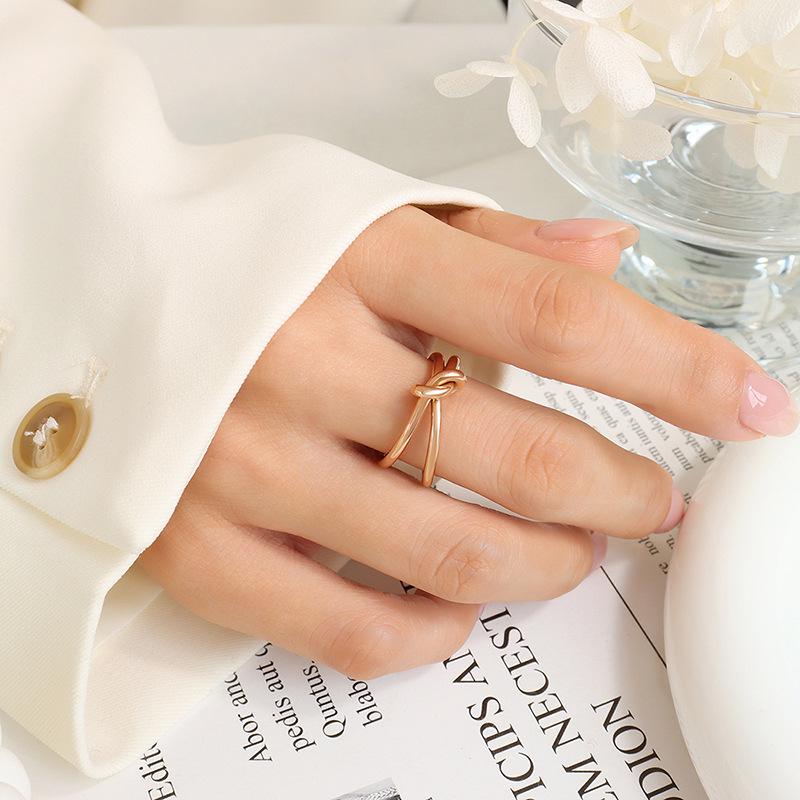 Открытое кольцо и браслет из двухслойной титановой стали с витым узлом
Открытое кольцо и браслет из двухслойной титановой стали с витым узлом