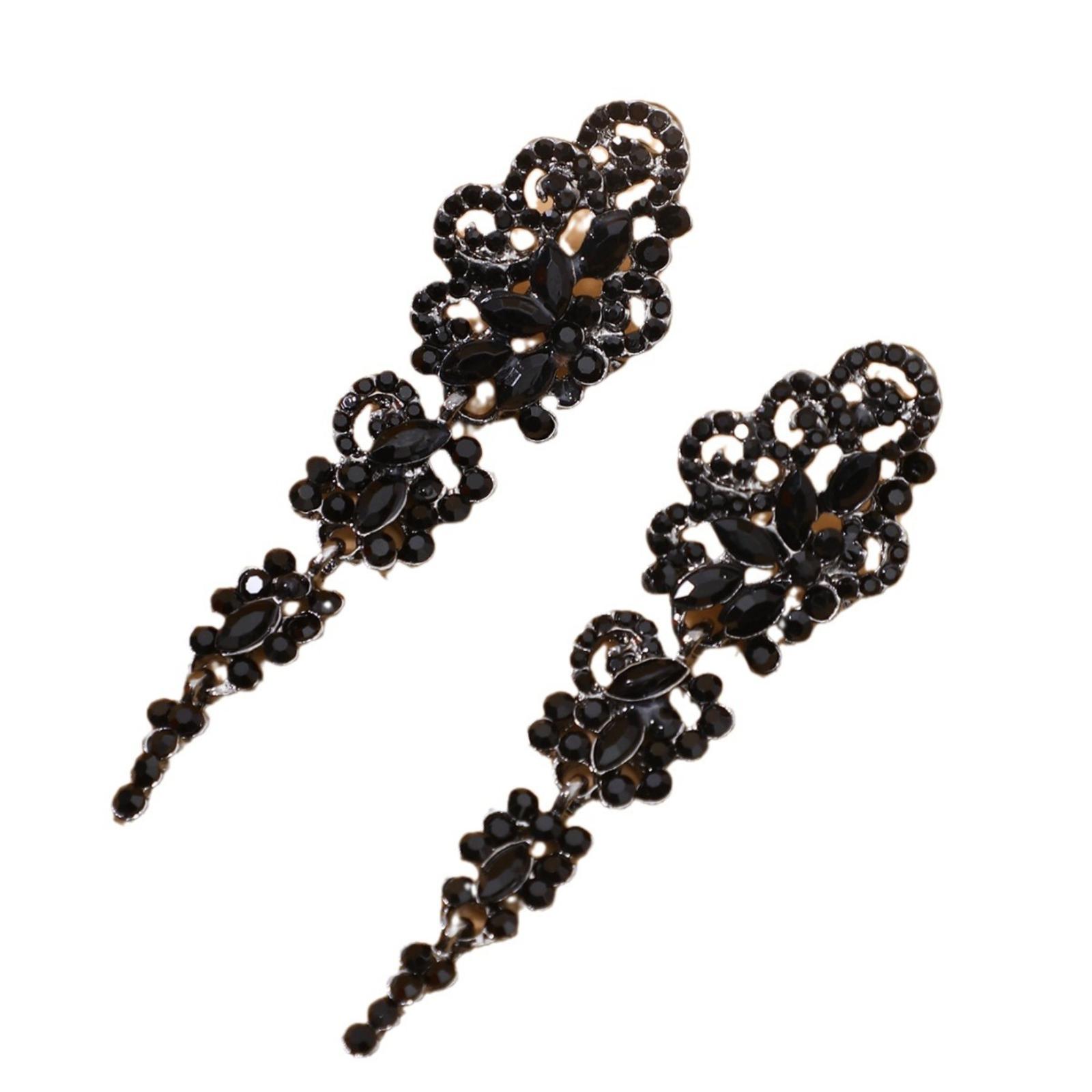 Преувеличенные длинные серьги, полые серьги из сплава для женщин, элегантные и стильные аксессуары.
Преувеличенные длинные серьги, полые серьги из сплава для женщин, элегантные и стильные аксессуары.