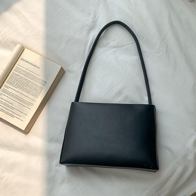 New Hand Carry Underarm Bag PU Retro Shoulder Bag Women s Versatile Fashion Handbag Niche Premium Small Tote Bag Women чёрный
New Hand Carry Underarm Bag PU Retro Shoulder Bag Women s Versatile Fashion Handbag Niche Premium Small Tote Bag Women чёрный