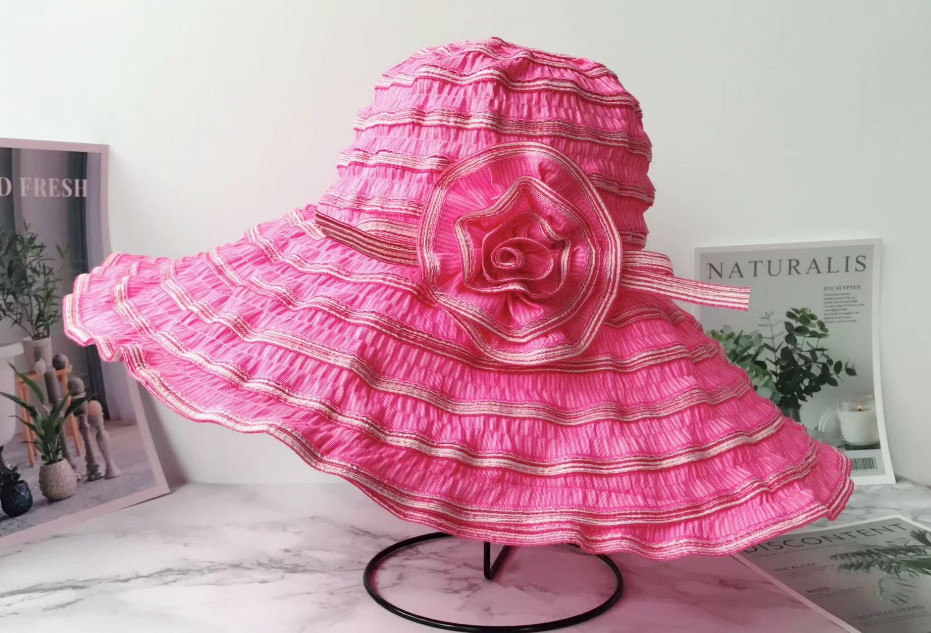Textured pleated flower hat large brim vacation style hat women s sun protection face covering versatile foldable sun hat Adjustable рожевий червоний колір
Textured pleated flower hat large brim vacation style hat women s sun protection face covering versatile foldable sun hat Adjustable рожевий червоний колір