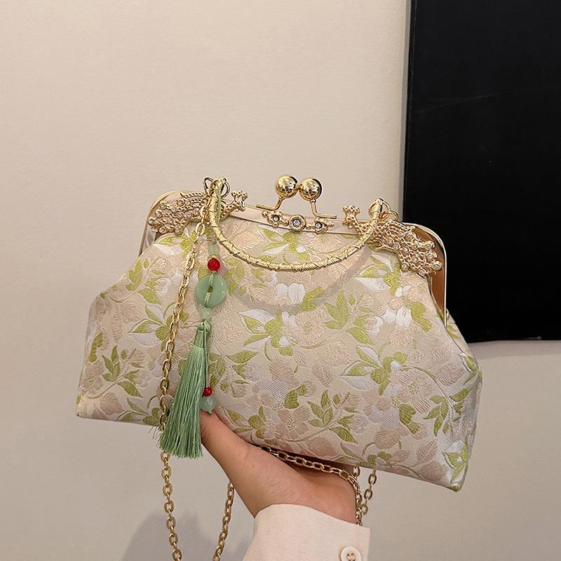 Сумка с вышивкой 2024 года, новая повседневная маленькая квадратная сумка с бахромой, сращивающийся нишевый дизайн, сумка-мессенджер с цепочкой белый
Сумка с вышивкой 2024 года, новая повседневная маленькая квадратная сумка с бахромой, сращивающийся нишевый дизайн, сумка-мессенджер с цепочкой белый