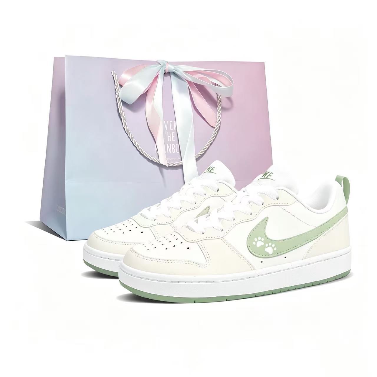 Nike Court Borough Spring Grass, Shopping Bag Leather Breathable Low top Skateboard Shoes Women s White Green DV5456-104(Team2278-) 38
Nike Court Borough Spring Grass, Shopping Bag Leather Breathable Low top Skateboard Shoes Women s White Green DV5456-104(Team2278-) 38