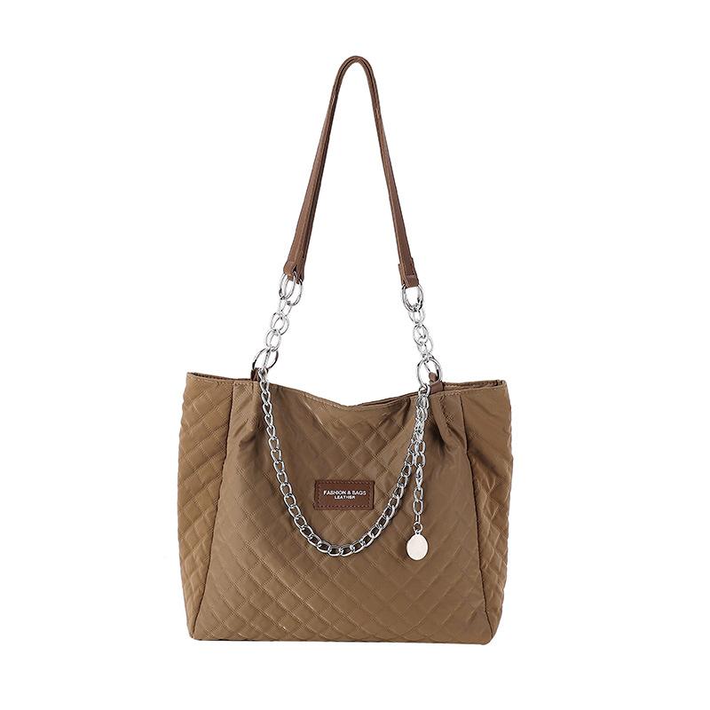 Large capacity bag women s spring new shoulder bag fashionable and popular commuter tote bag diamond chain handbag хакі
Large capacity bag women s spring new shoulder bag fashionable and popular commuter tote bag diamond chain handbag хакі