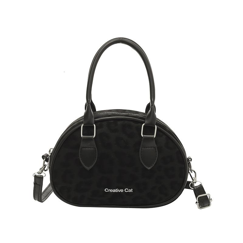 Bags Korean niche leisure, new popular new products in the season, shoulder bags, trendy commuting, simple and versatile messenger bags for women чорний
Bags Korean niche leisure, new popular new products in the season, shoulder bags, trendy commuting, simple and versatile messenger bags for women чорний