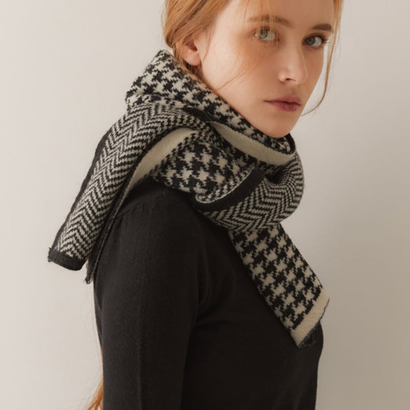 J.LARUEN Houndstooth Herringbone Muffler (2 Colors) black
J.LARUEN Houndstooth Herringbone Muffler (2 Colors) black