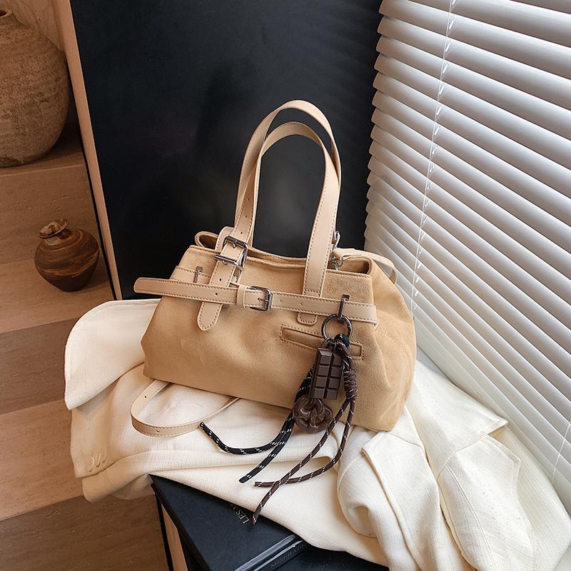 Belt Buckle Design Top-handle Bags For Women Soft Suede Large Capacity Shoulder Cross Body Bag Winter Designer Handbags 42x19x13cm
Belt Buckle Design Top-handle Bags For Women Soft Suede Large Capacity Shoulder Cross Body Bag Winter Designer Handbags 42x19x13cm