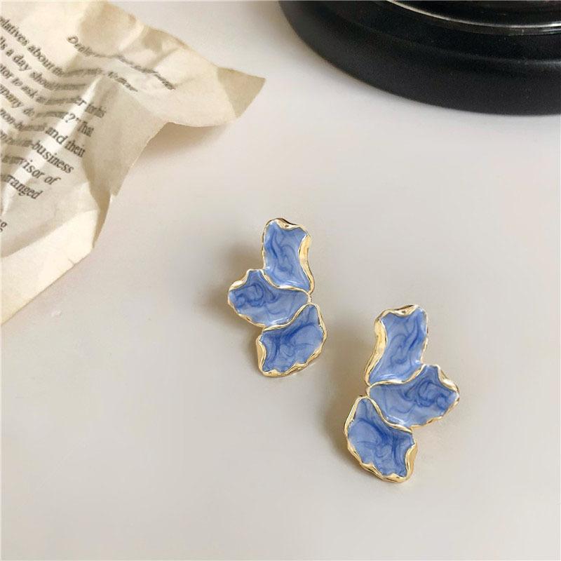 1PAIR s925 silver needle three-leaf petal stud earrings fashion versatile temperament earrings niche unique light luxury high-end earrings women
1PAIR s925 silver needle three-leaf petal stud earrings fashion versatile temperament earrings niche unique light luxury high-end earrings women