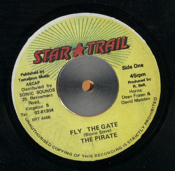 7inch Record PIRATE - Fly The Gate SRT4456 Star Trail Jamaica Reggae, Ska & Dub Used
7inch Record PIRATE - Fly The Gate SRT4456 Star Trail Jamaica Reggae, Ska & Dub Used