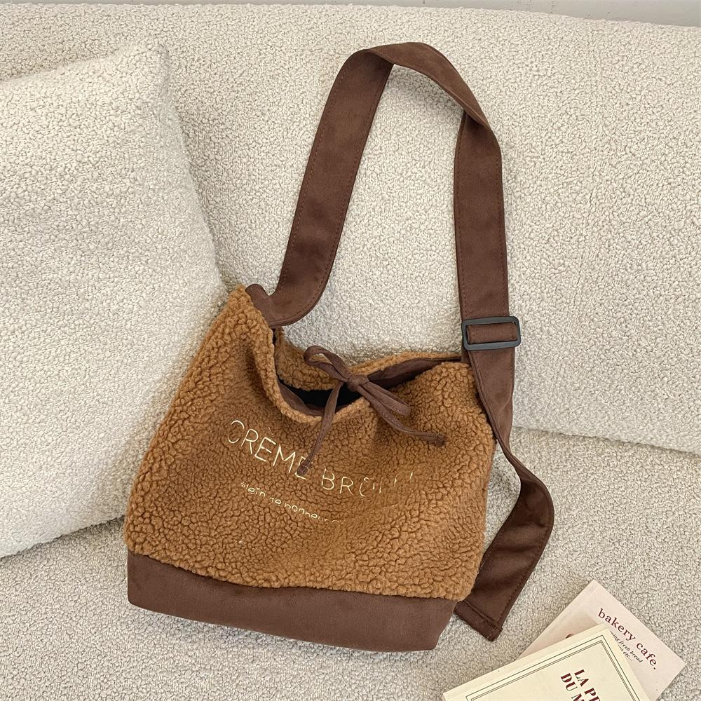 Plush Tote Bag with Double-sided Splicing, Fashionable Single Shoulder Messenger Bag for Casual and Commuting Use темно-коричневого кольору
Plush Tote Bag with Double-sided Splicing, Fashionable Single Shoulder Messenger Bag for Casual and Commuting Use темно-коричневого кольору