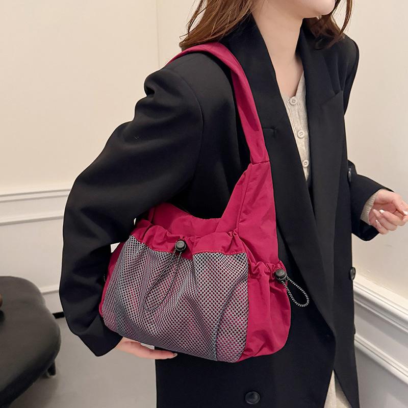 Casual messenger bag women s large-capacity tooling messenger bag men s trendy brand functional shoulder bag outdoor travel backpack чорний
Casual messenger bag women s large-capacity tooling messenger bag men s trendy brand functional shoulder bag outdoor travel backpack чорний