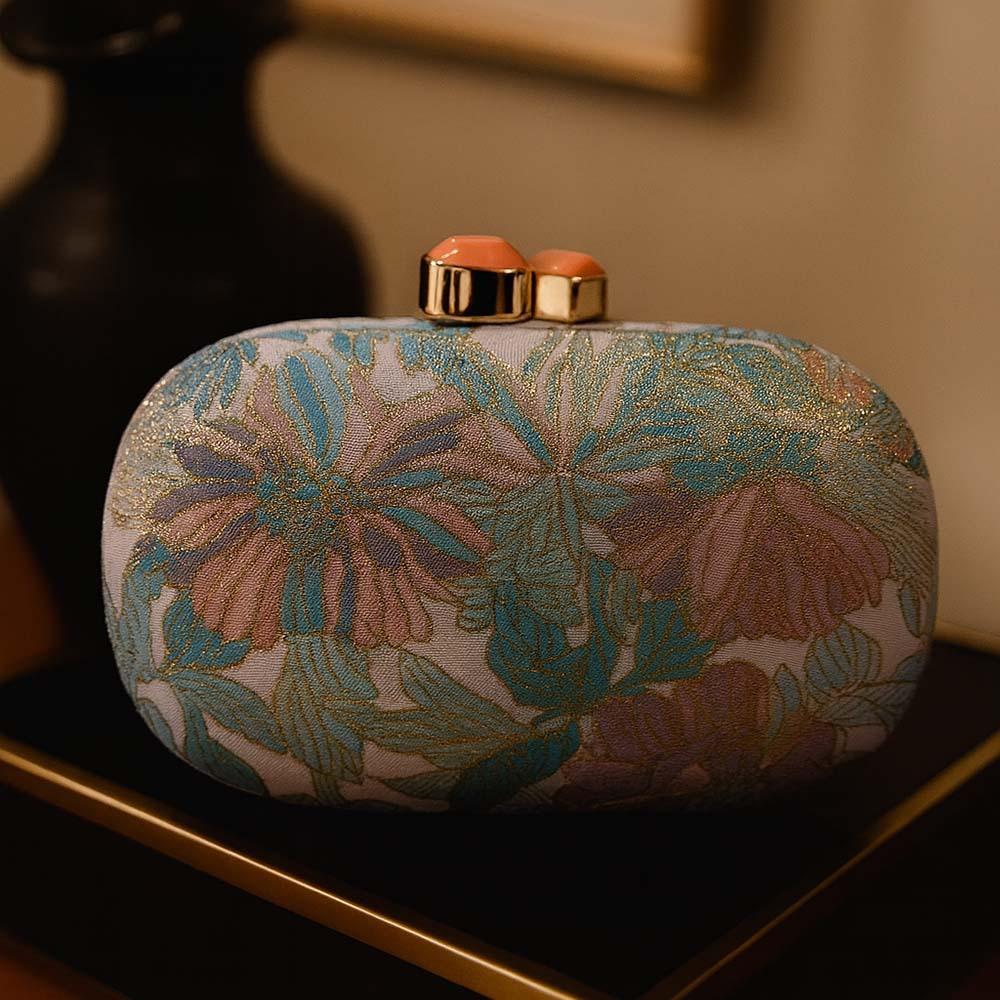 New Single Shoulder Flower Cloth Bag Styling Bag Banquet Handbag Vintage Oval Evening Clutch Bag Mini Wedding Bridal Purse
New Single Shoulder Flower Cloth Bag Styling Bag Banquet Handbag Vintage Oval Evening Clutch Bag Mini Wedding Bridal Purse