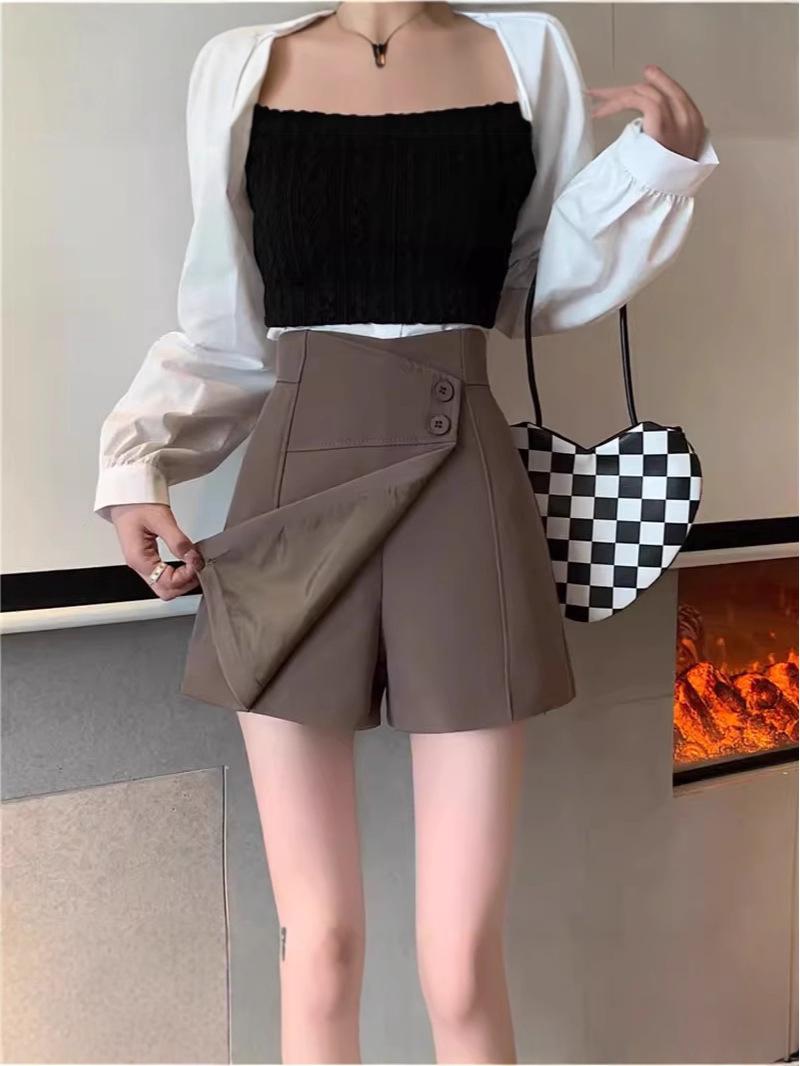 Khaki High-Waist A-Line Suit Shorts for Women - Autumn/Winter European Style Culottes with Y2K Leggings Large
Khaki High-Waist A-Line Suit Shorts for Women - Autumn/Winter European Style Culottes with Y2K Leggings Large