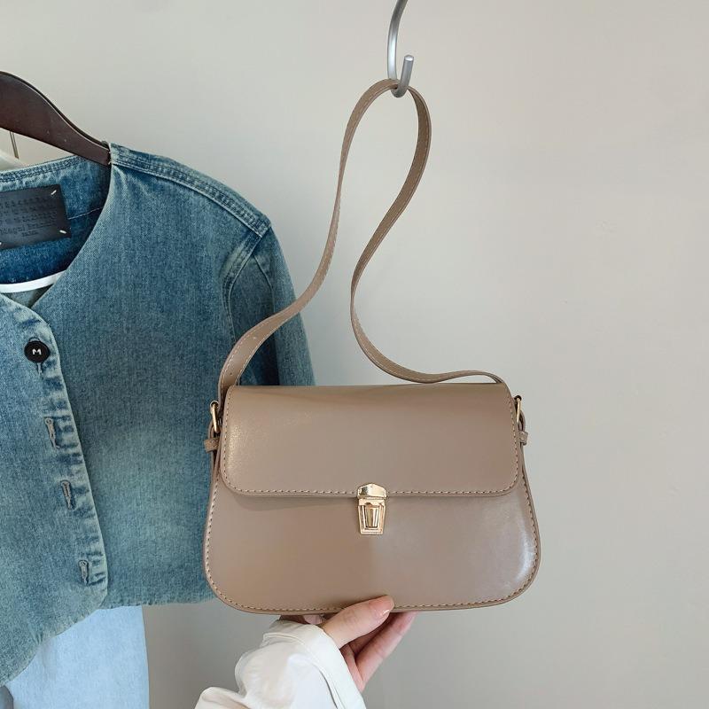 Retro simple solid color bag women s new textured shoulder bag fashionable underarm bag personalized baguette bag хакі
Retro simple solid color bag women s new textured shoulder bag fashionable underarm bag personalized baguette bag хакі