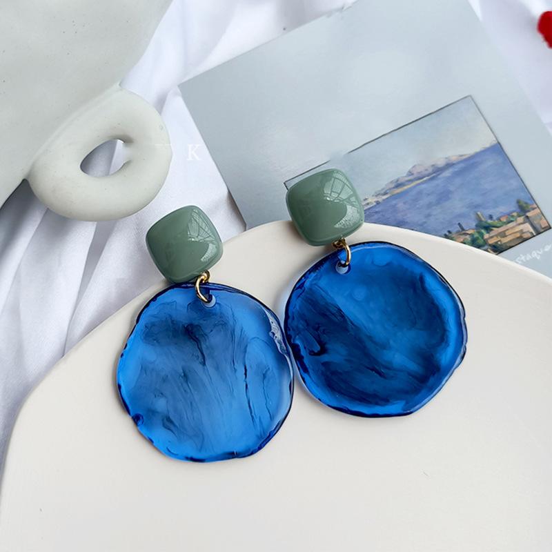 Fashion Irregular Round Geometric Earrings High Sense White Earrings Retro Hong Kong Style Temperament Stud Earrings Women
Fashion Irregular Round Geometric Earrings High Sense White Earrings Retro Hong Kong Style Temperament Stud Earrings Women