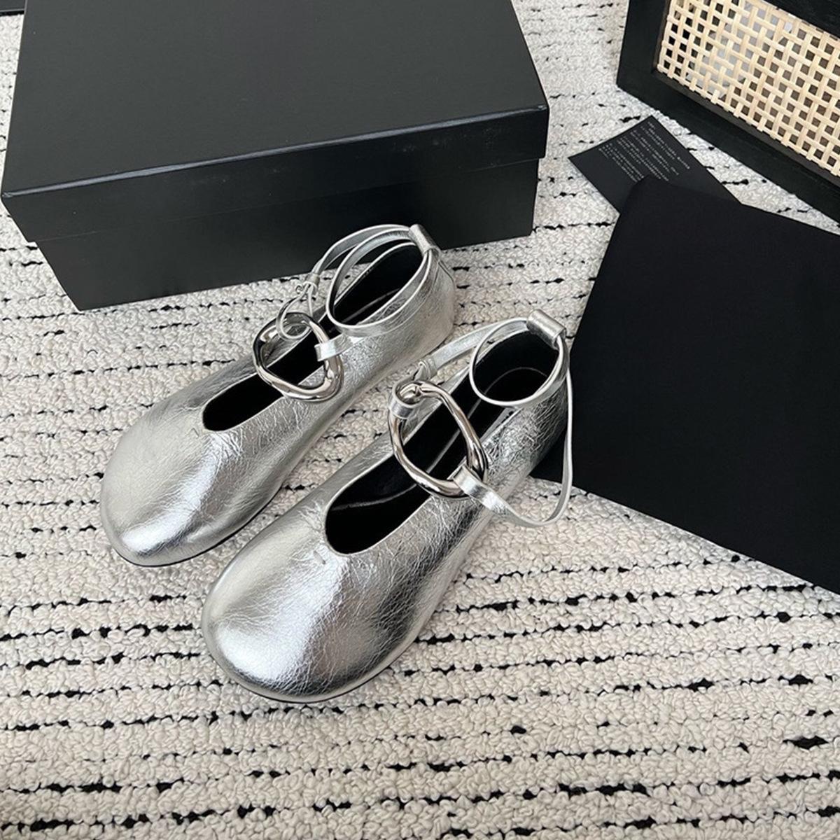 Cowhide version~ round head one-pedal buckle belt single shoes half-drag high heels fashion shoes 40 чорний
Cowhide version~ round head one-pedal buckle belt single shoes half-drag high heels fashion shoes 40 чорний
